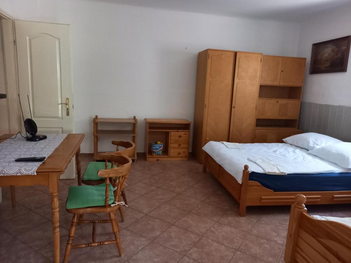 Flamingo Apartman Sopron Exteriör bild